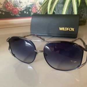 WILDFOX DYNASTY COCONUT BLUE SUNGLASSES W/CASE NWT